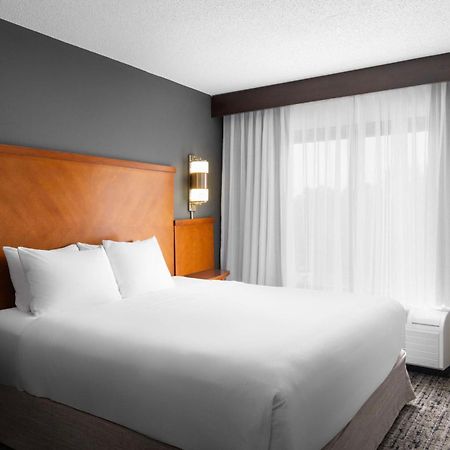 Hyatt Place Chantilly Dulles Airport South Exterior photo