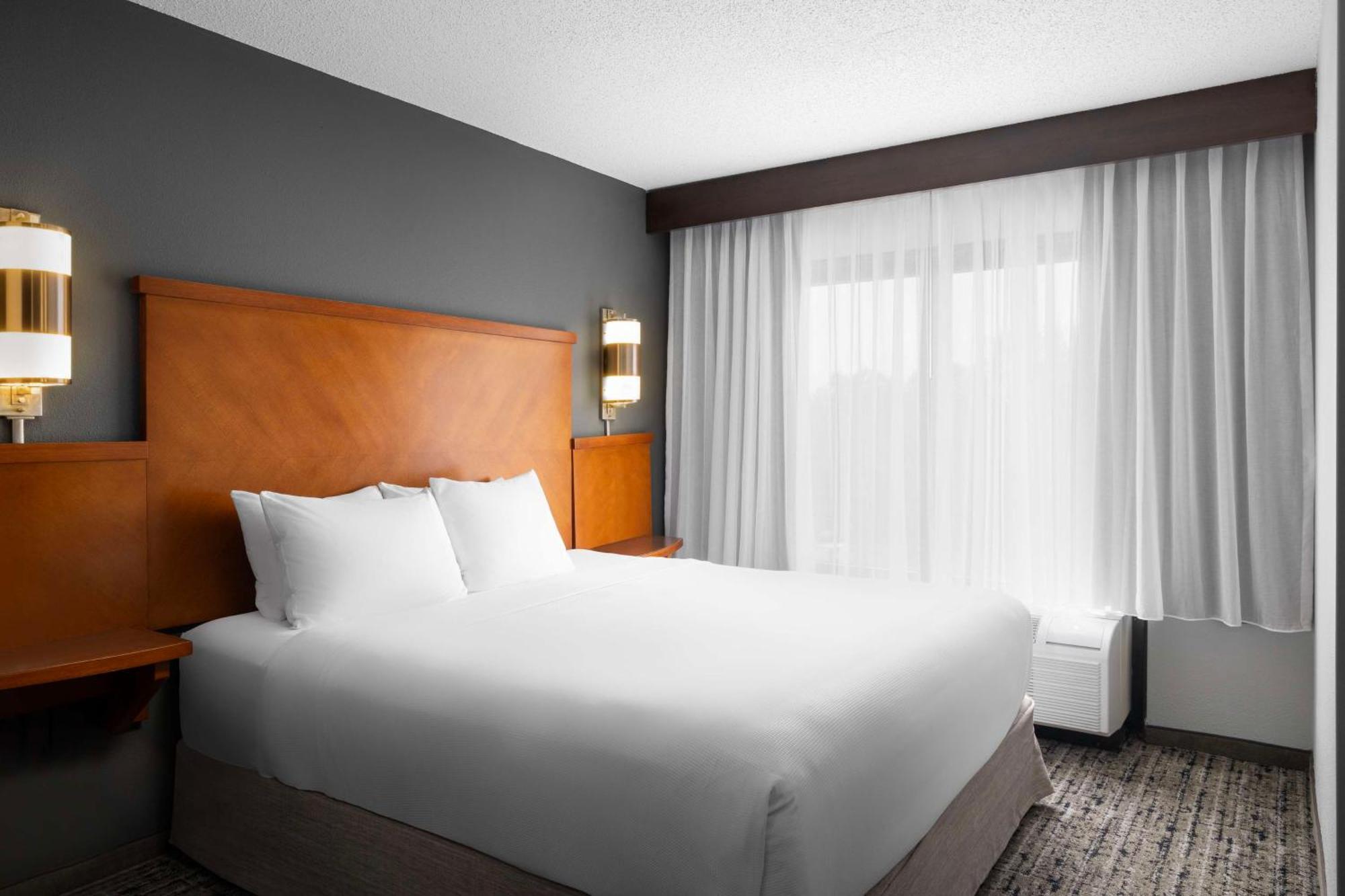 Hyatt Place Chantilly Dulles Airport South Exterior photo